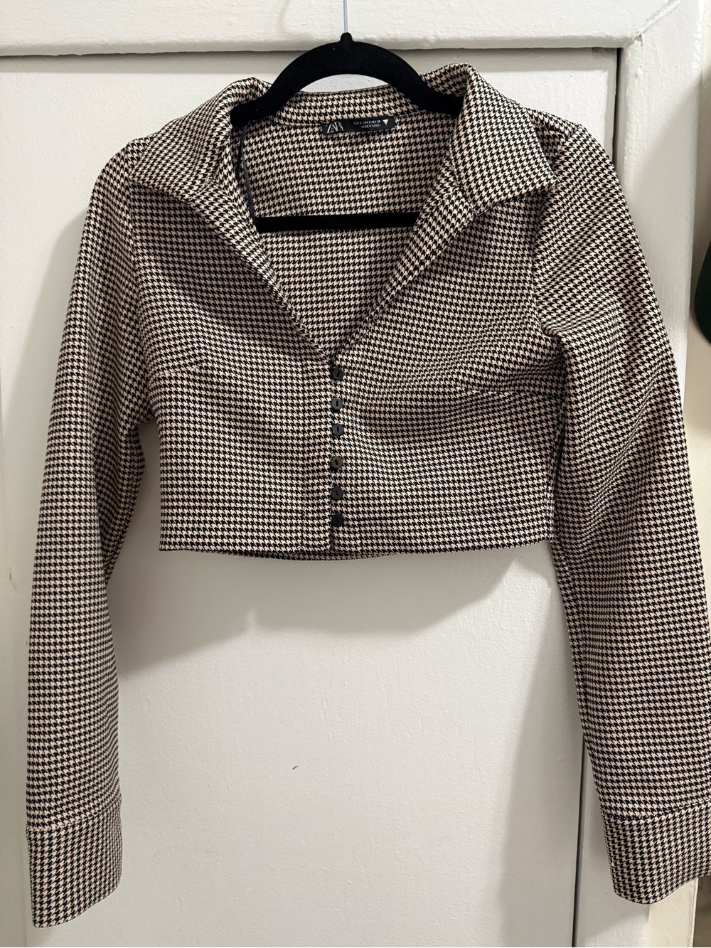 Zara Black and White Houndstooth Cropped Button-Up Shirt